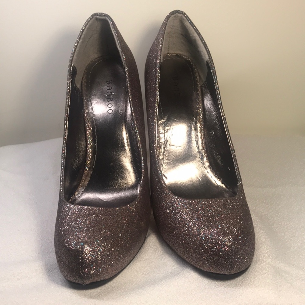 Bamboo round toe pumps